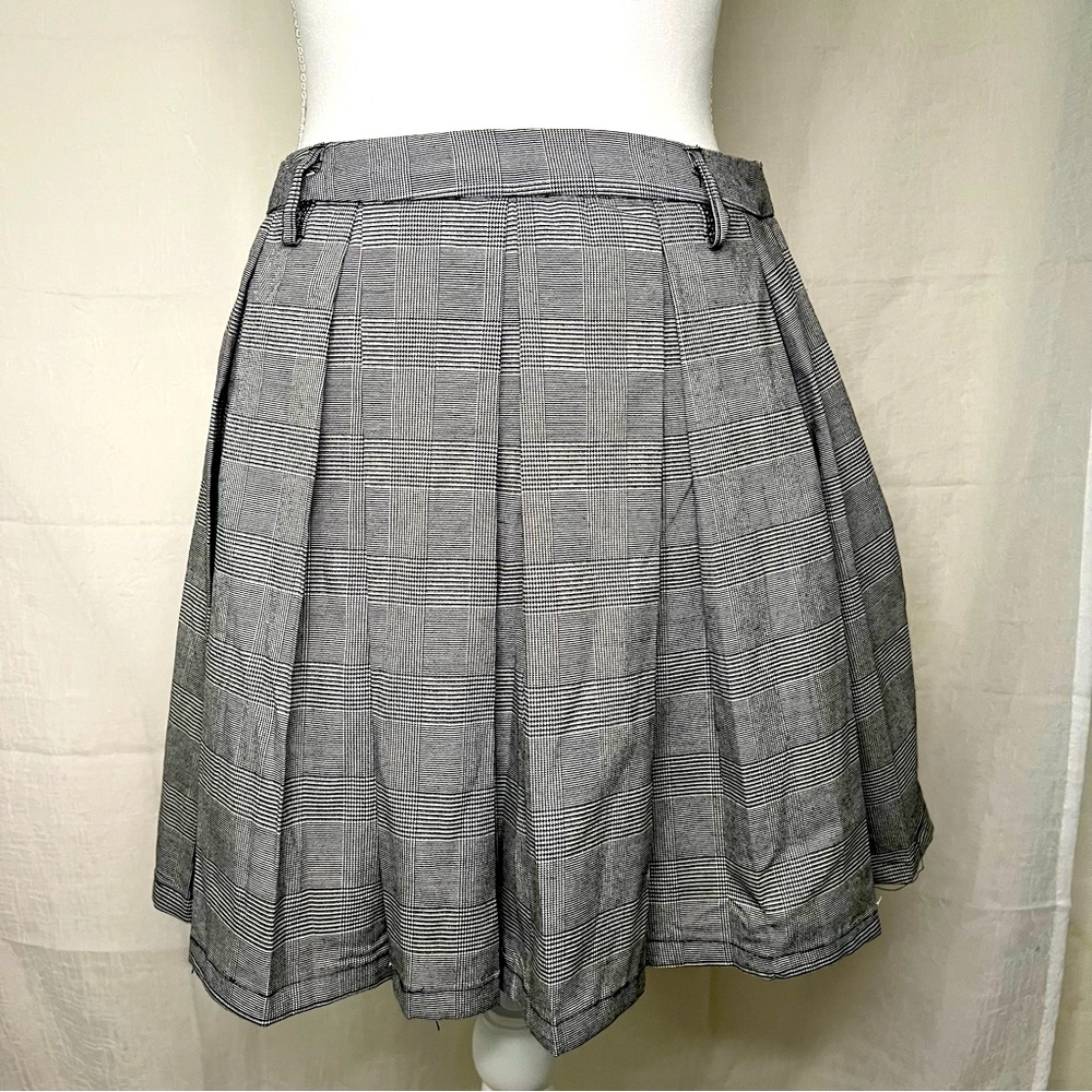 NWT Hot Topic Womens Plaid Checkered Causal Vintage Pleated Mini Skirt XS Gray